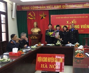 Chi bộ Viện KSND huyện Gia Lâm tổ chức Lễ kết nạp Đảng viên mới